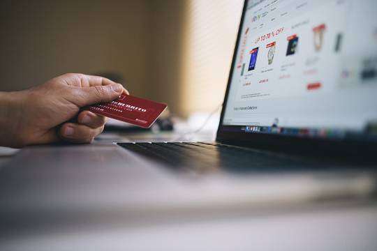 Prawie połowa polskich internautów nie kupuje online. Dlaczego?
